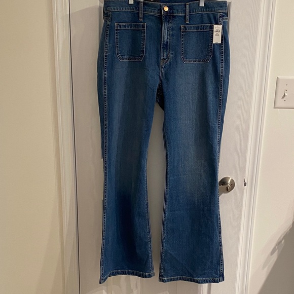 Gap women’s 70’s Flare High Rise Classic Blue Jeans BNWT size 16/33 - Picture 1 of 8
